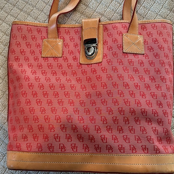 Dooney and Bourke handbag with compact bag - Picture 2 of 10